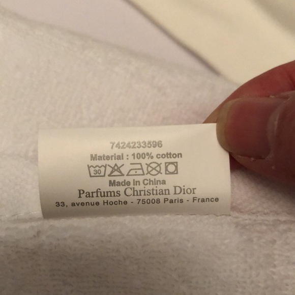 Dior Capture Totale 3 full size skincare and towel set - Picture 8 of 14